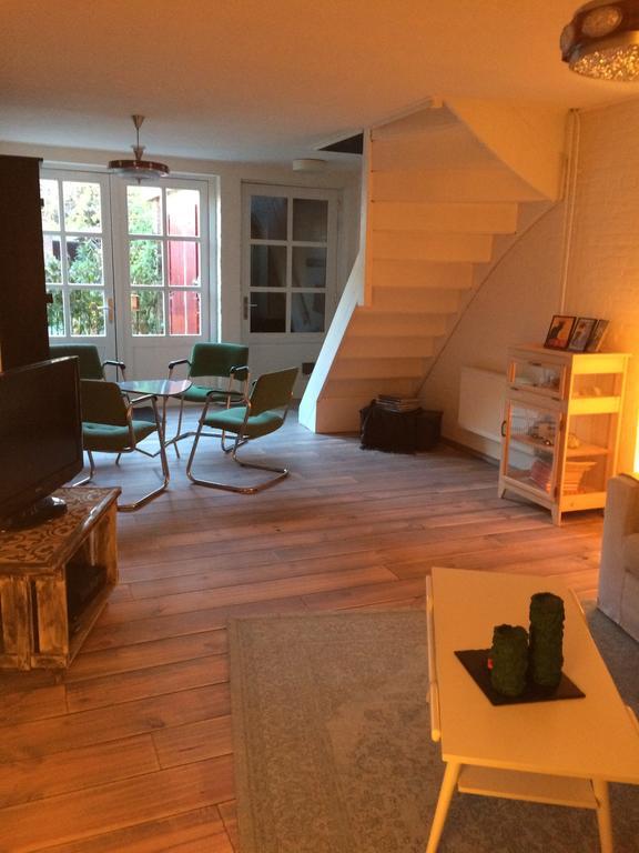 Gastenverblijf Door De Poort Tilburg Luaran gambar